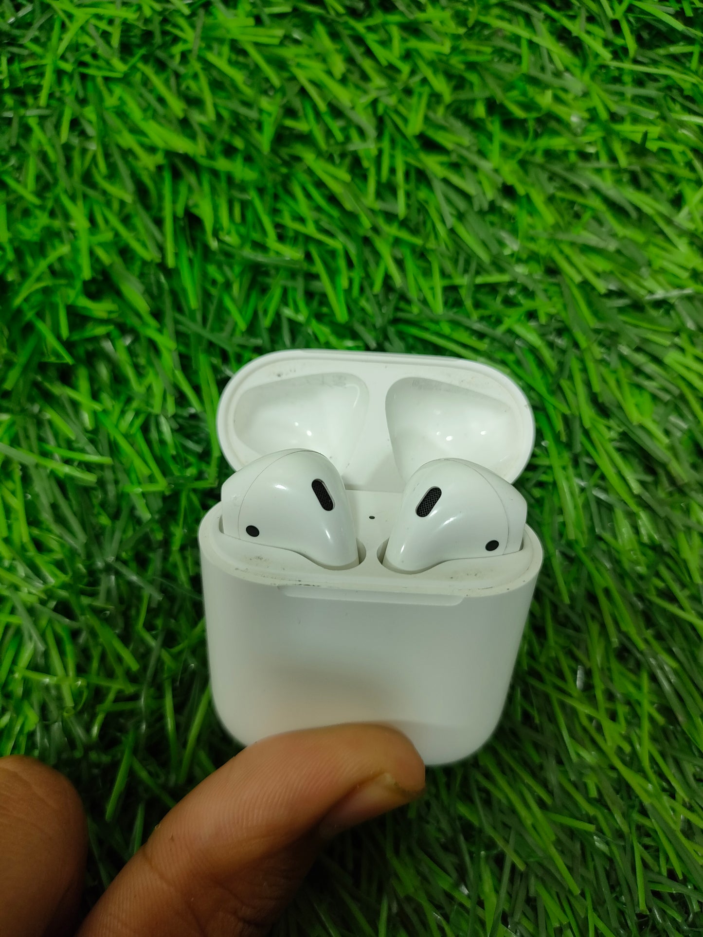 Apple Airpods (1st Genration) Second Hand - Nazakat Telecom