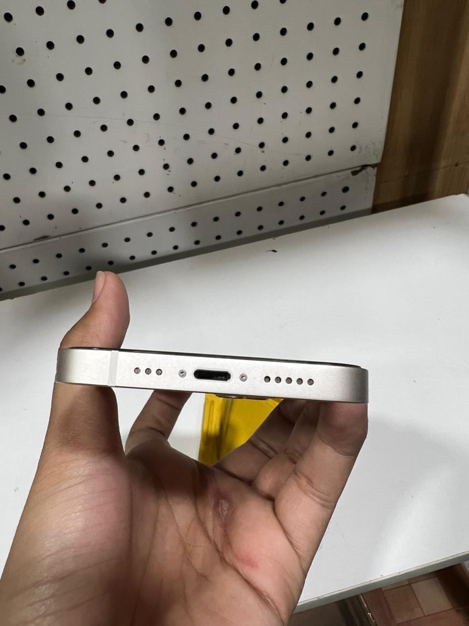 Apple iPhone 13 (128GB) - Like New / Open Box / Refurbished